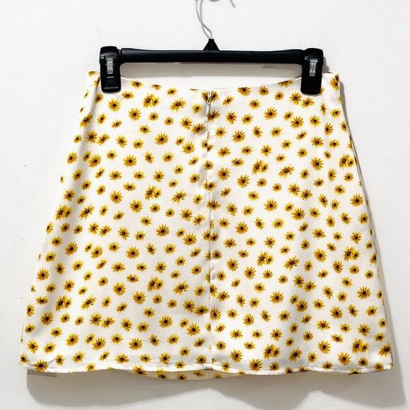 NWT: WeWoreWhat - Women's, Ivory, Ditsy Daisies, Mini Slip Skirt (size Small) - Picture 2 of 5
